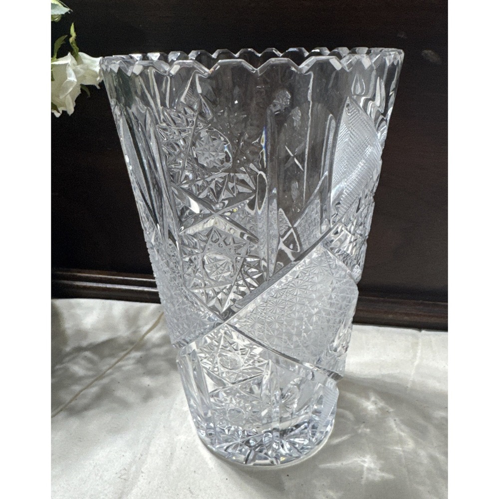 Vintage‎ Lead Cut Crystal Glass Home Décor Vase 7.75" T x 4.25 W Small Chip